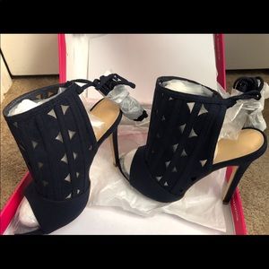 Black Strappy Heels 👠